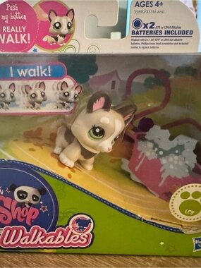 Littlest Pet Shop Walkables #2311 Chihuahua Dog LPS Hasbro 2011 New in Box